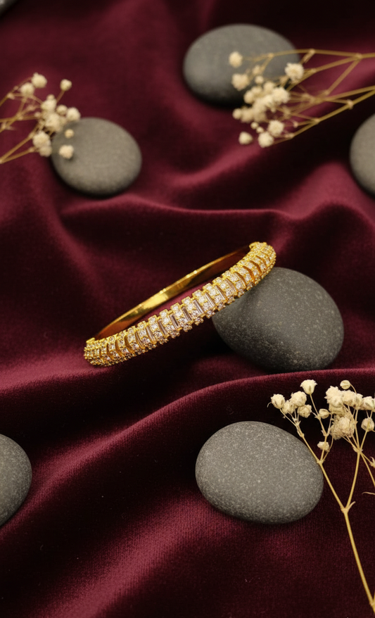Elegant Diamond-Cut Gold Bangle Bracelet