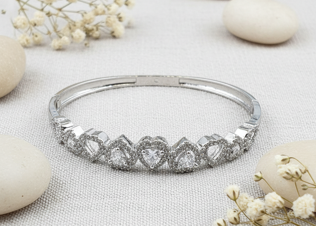 The Heart & Halo Openable Bracelet