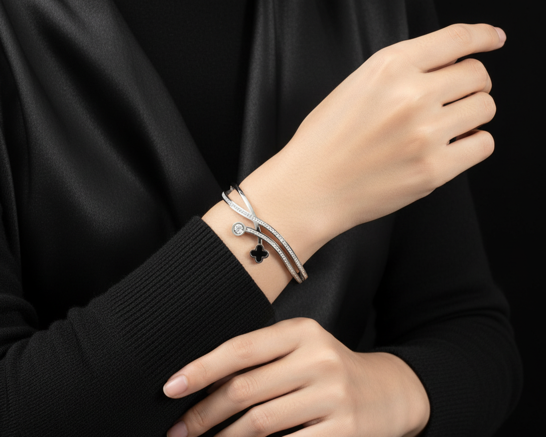 The Serpentine Clover Openable Bracelet