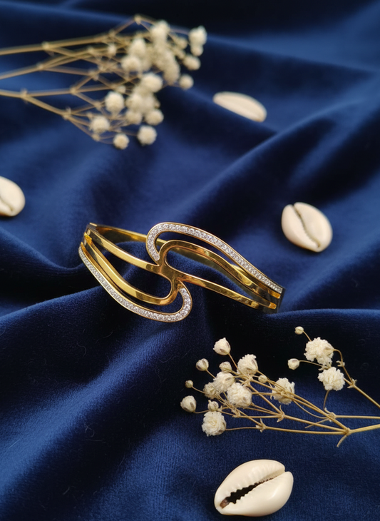 Golden Intertwined Diamond Bracelet