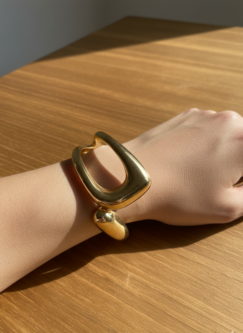 "Fluid Gold Cuff" Bracelet