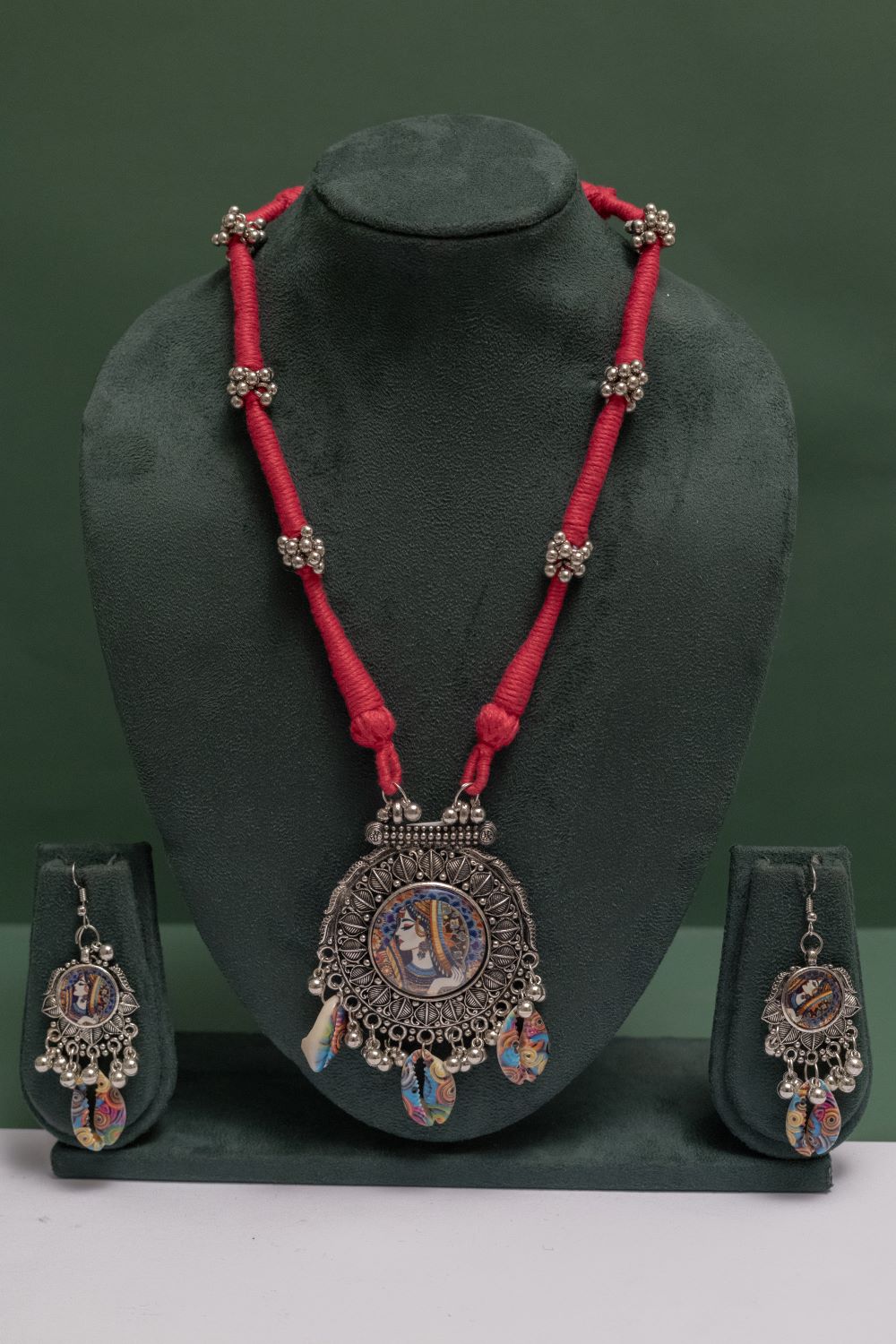 Oxidised Queen Pendant Necklace with Colorful Dangling Kodi