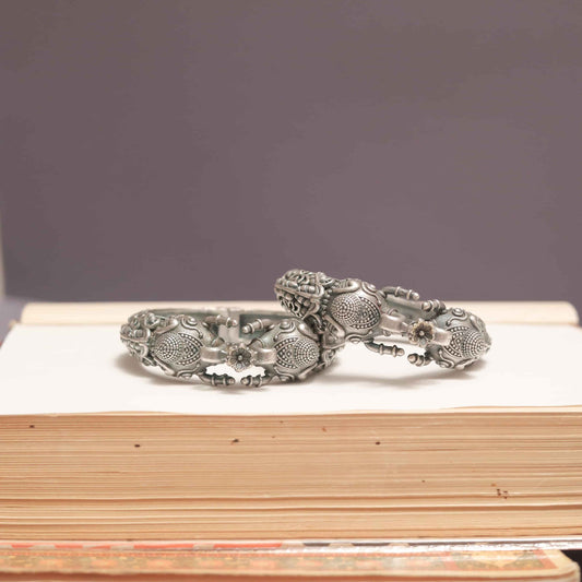 Silver Look-Alike Regal Floral Bloom Kada