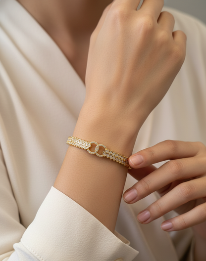 Elegant Interlocking Motif Gold Bracelet
