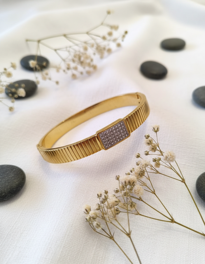 Chic Ridged Gold Bracelet with Pave Crystal Accent