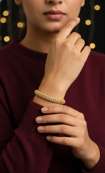 Elegant Diamond-Cut Gold Bangle Bracelet