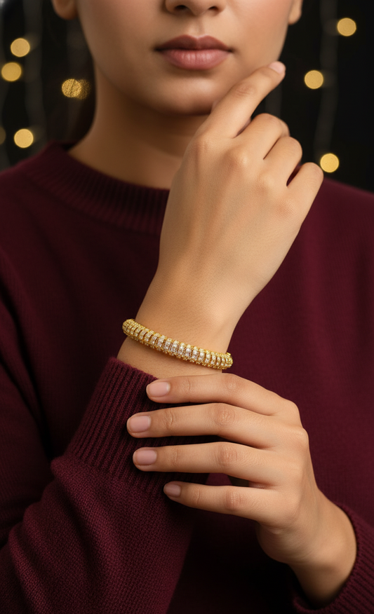 Elegant Diamond-Cut Gold Bangle Bracelet