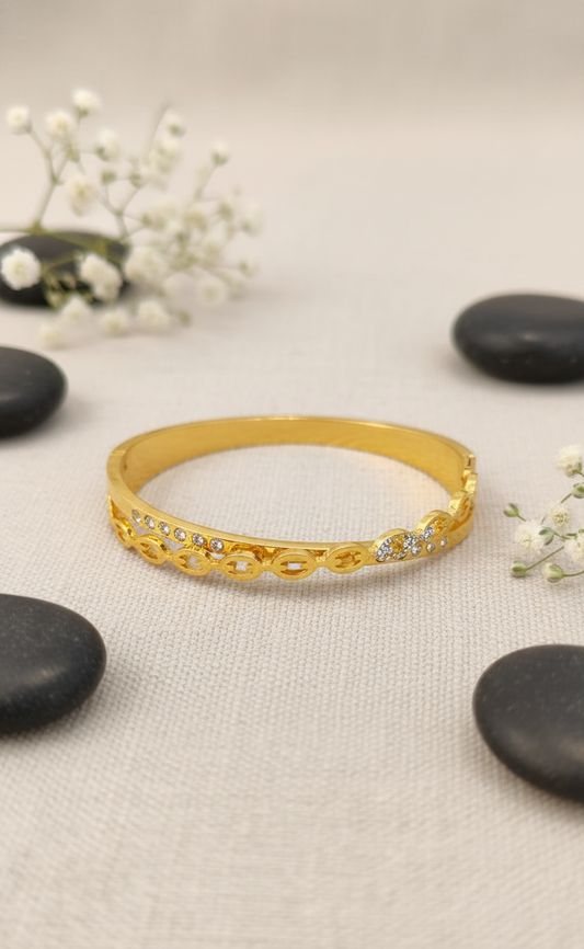 Golden Chainlink Crystal Bangle