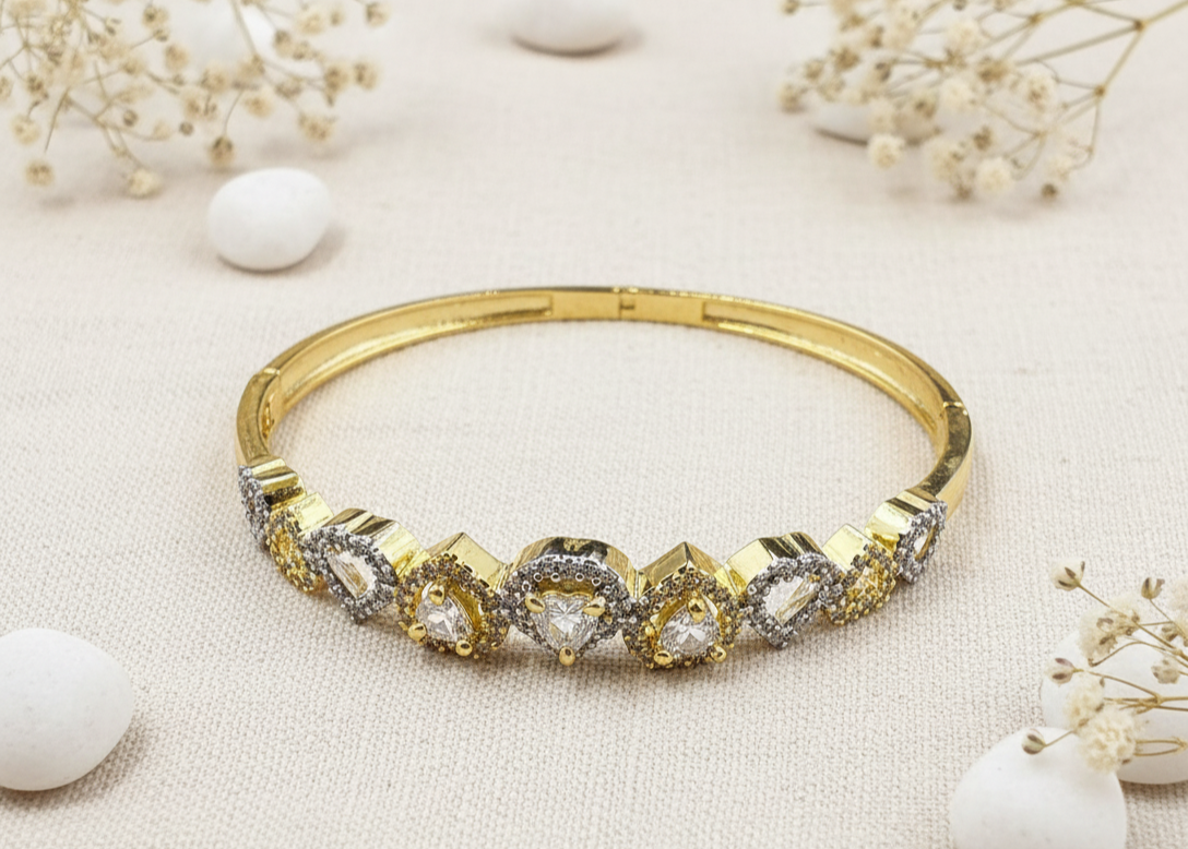 The Heart & Halo Openable Bracelet