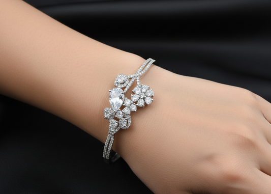 The Floral Dewdrop Openable Bracelet