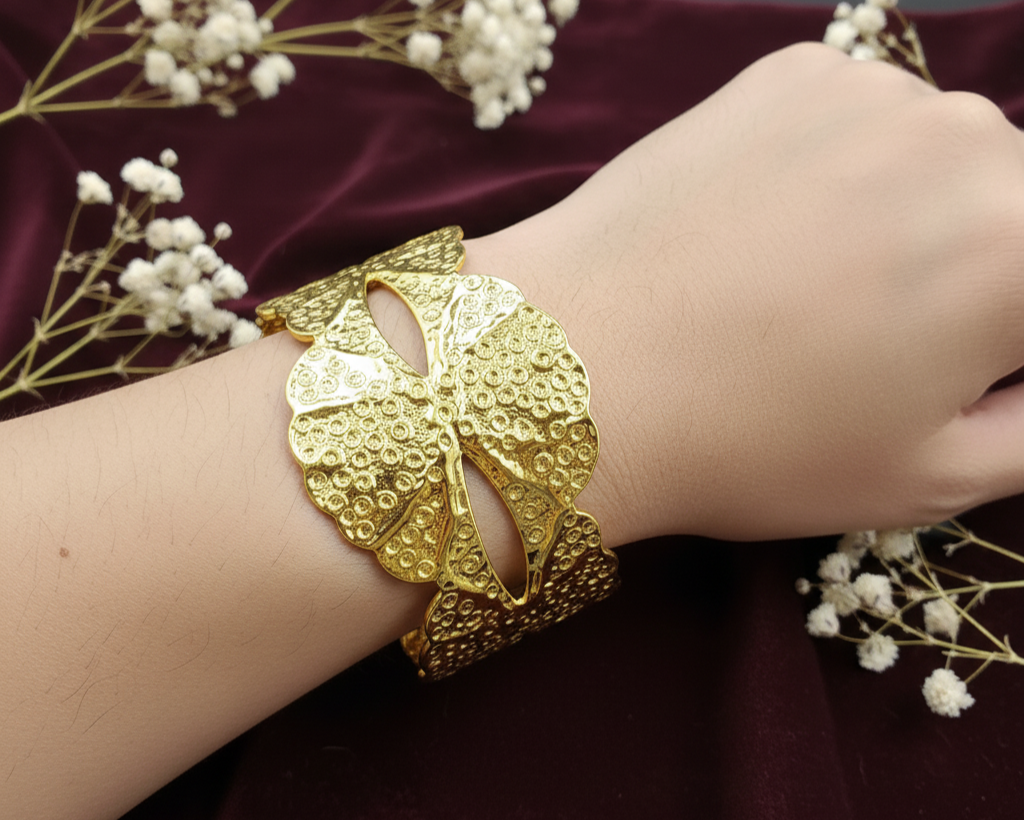 Golden Filigree Blossom Cuff (For One Hand)