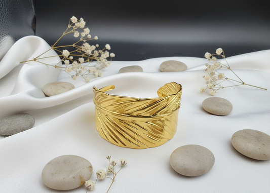 Golden Feathered Cuff Bracelet (For One Hand)