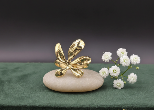 Golden Leaf Swirl Ring