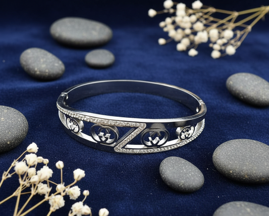 Glamour Pave Diamond Openable Bracelet (For Delicate Hands)
