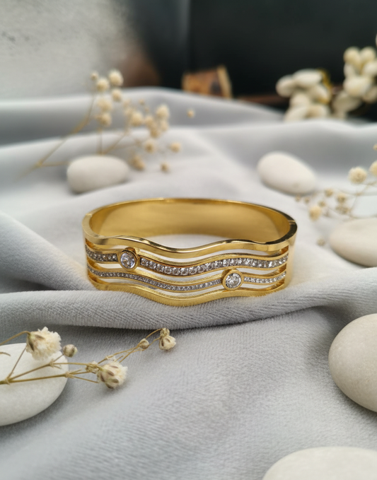 Golden Wavy Diamond Bracelet