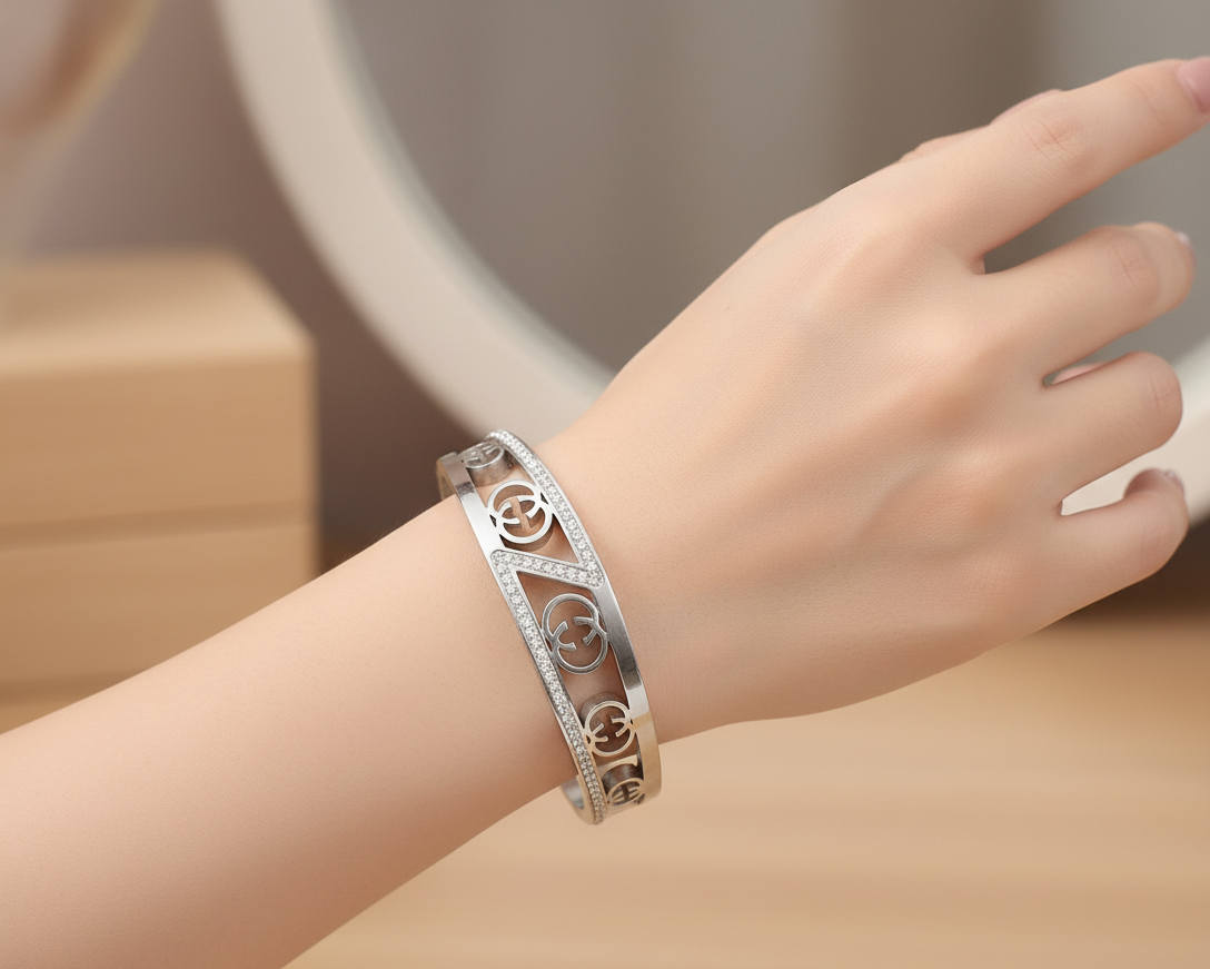 Glamour Pave Diamond Openable Bracelet (For Delicate Hands)