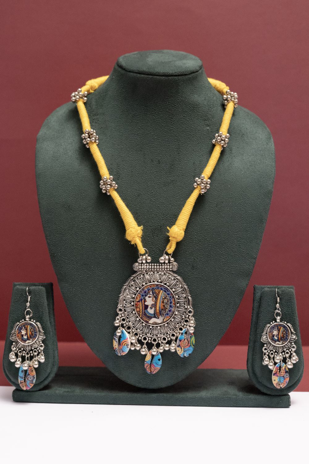 Oxidised Queen Pendant Necklace with Colorful Dangling Kodi