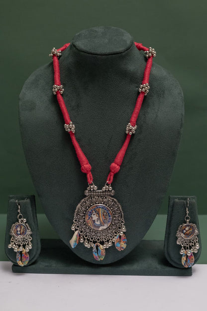 Oxidised Queen Pendant Necklace with Colorful Dangling Kodi