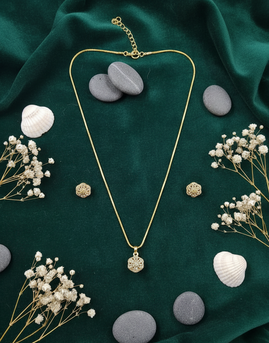 Golden Filigree Pendant Set